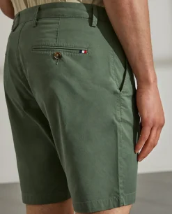 Bermudas em sarja com bolsos