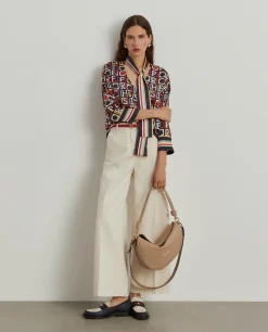 Blusa com estampado e laçada