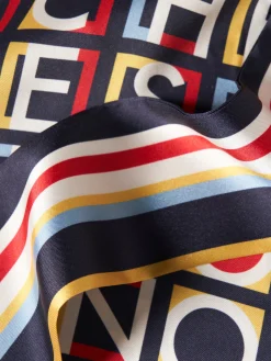 Blusa com estampado e laçada