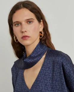 Blusa estampada com laçada