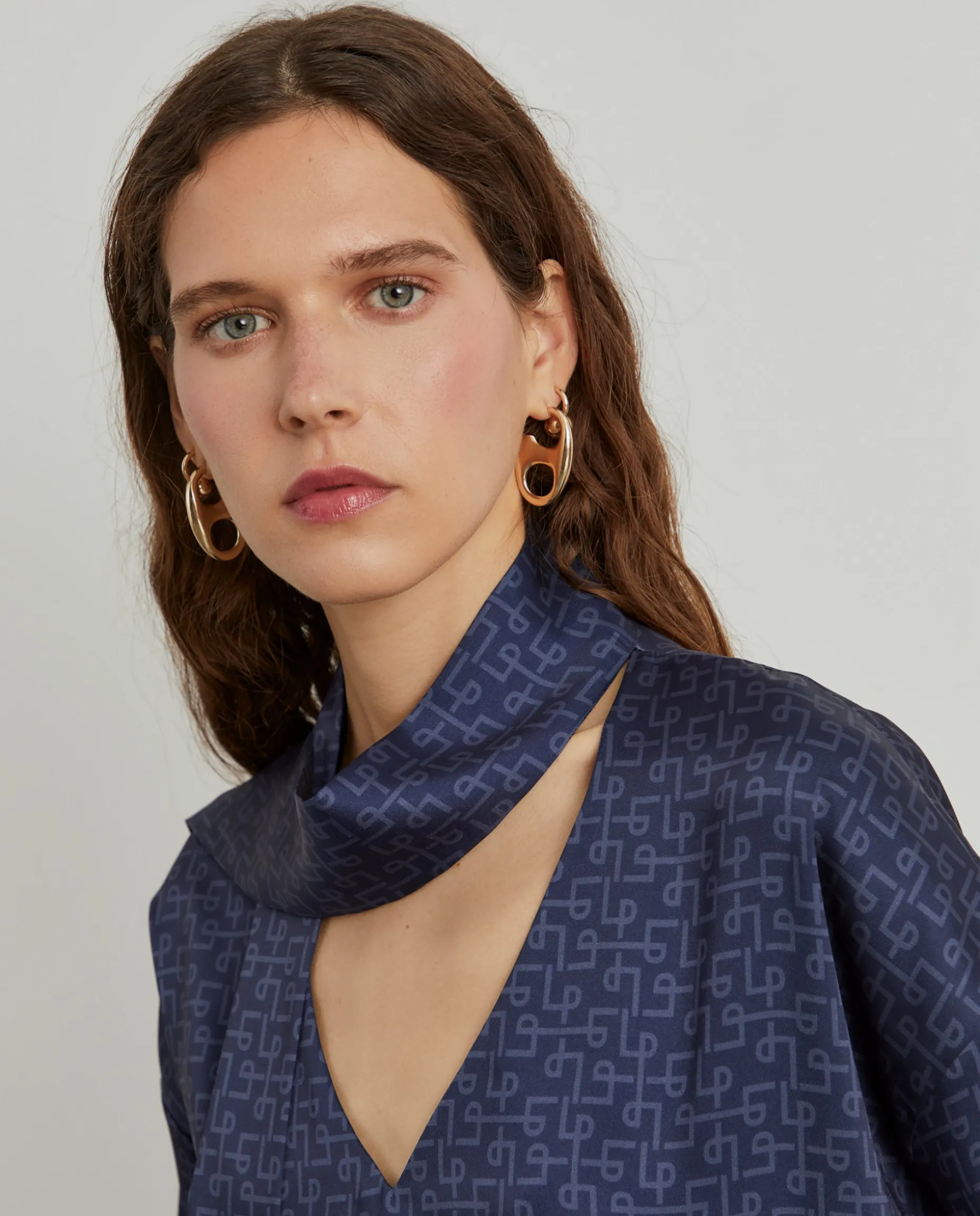 Blusa estampada com laçada