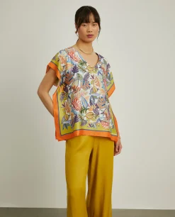 Blusa estilo poncho com padrão tropical