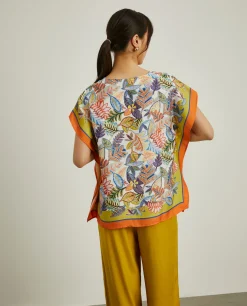 Blusa estilo poncho com padrão tropical