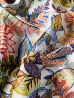 Blusa estilo poncho com padrão tropical