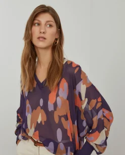 Blusa fluida estampada semi-transparente
