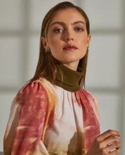 Blusa fluida gola alta