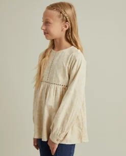 Blusa manga comprida bordado flores