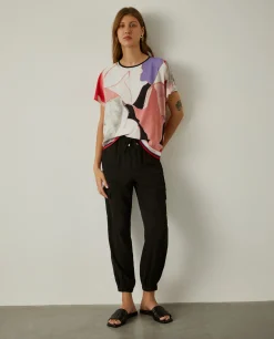 Blusa manga curta com padrão abstrato