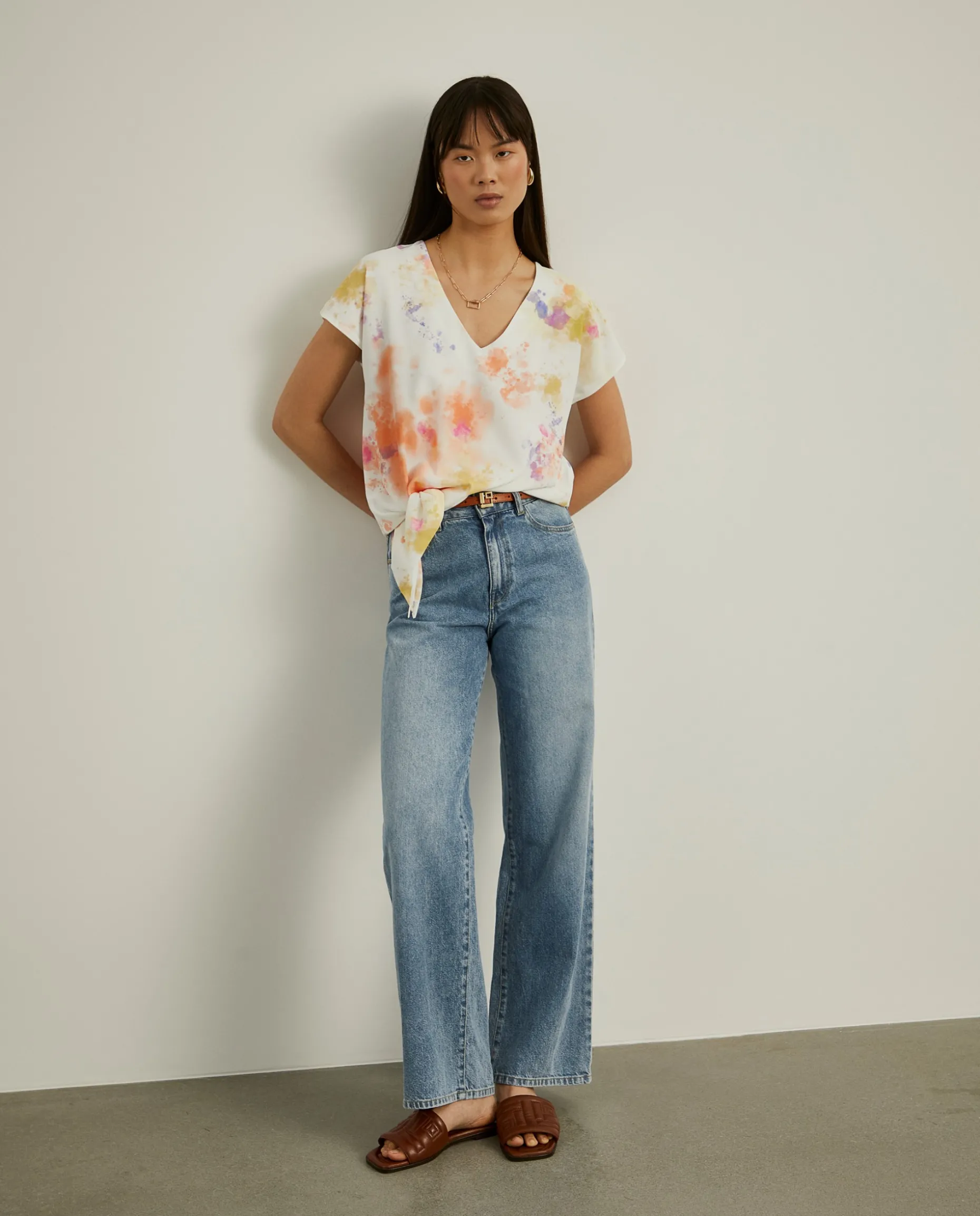 Blusa tie-dye com decote em V