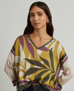 Blusa tropical decote em V