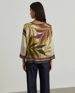 Blusa tropical decote em V