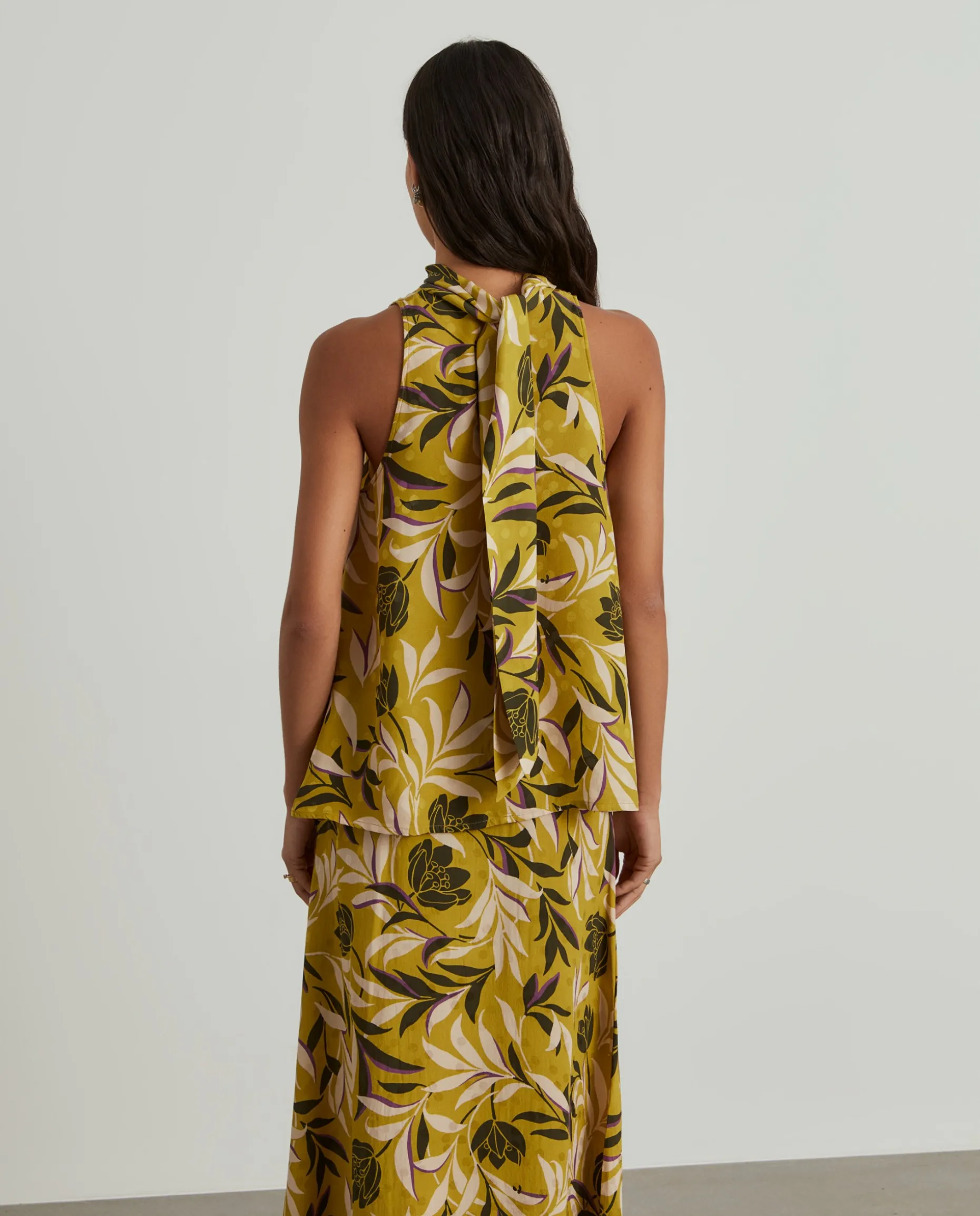 Blusa tropical sem mangas