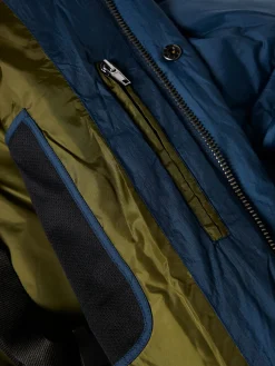 Blusão acolchoado com capuz