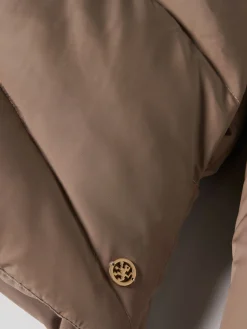 Blusão acolchoado com capuz e pelo