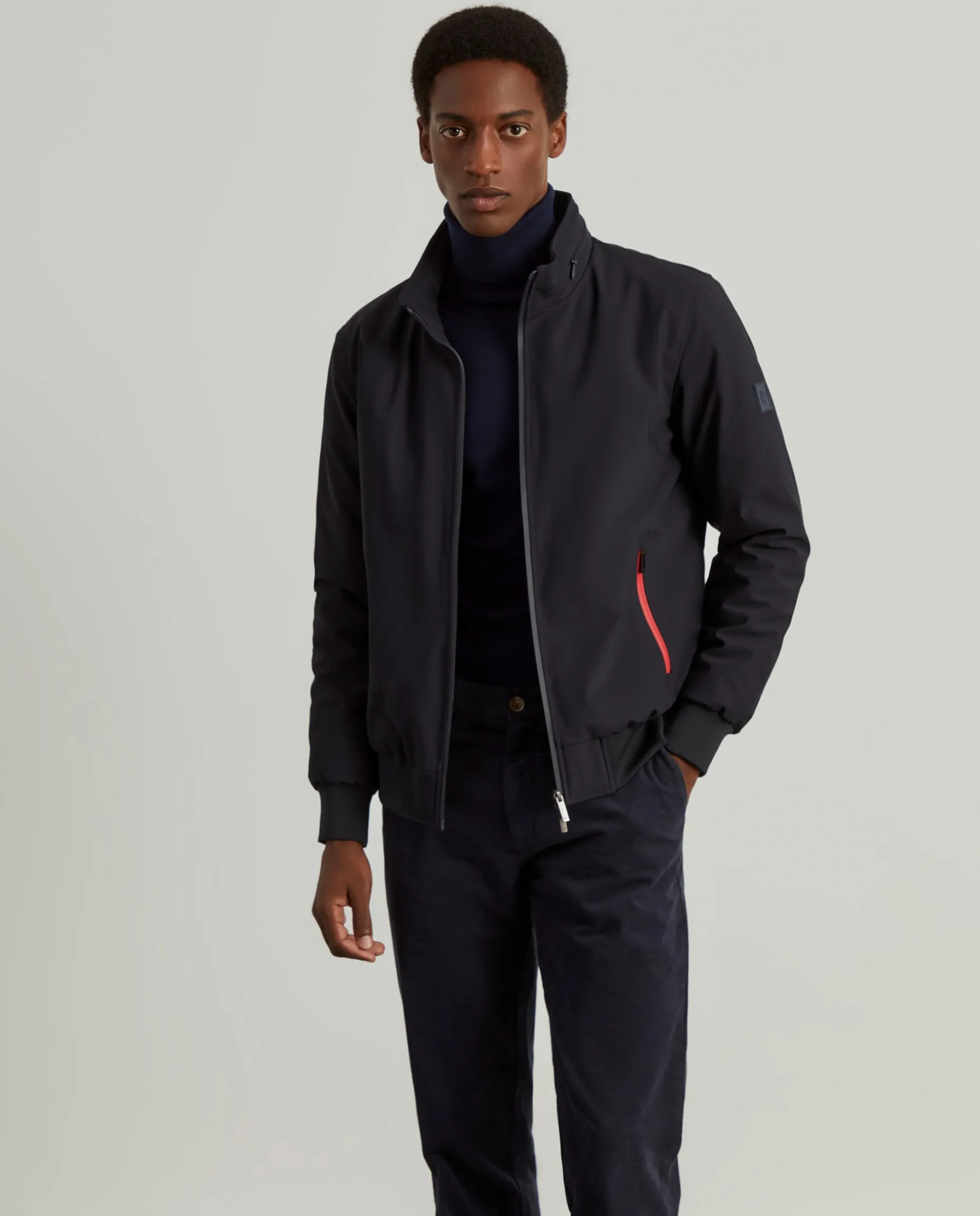 Blusão acolchoado com capuz embutido