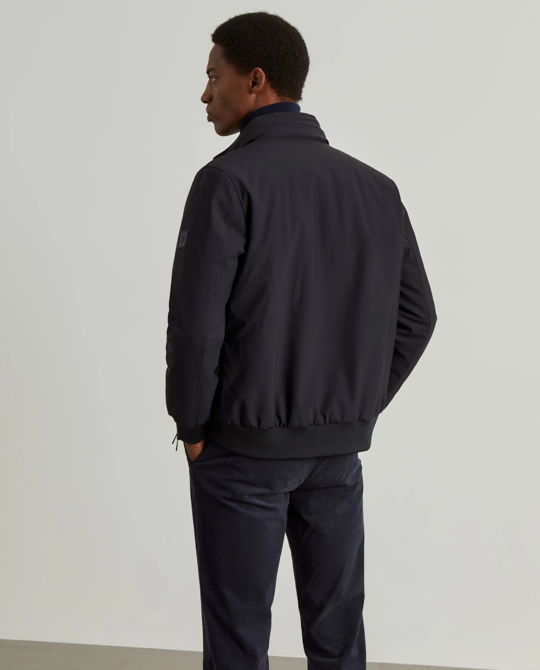 Blusão acolchoado com capuz embutido