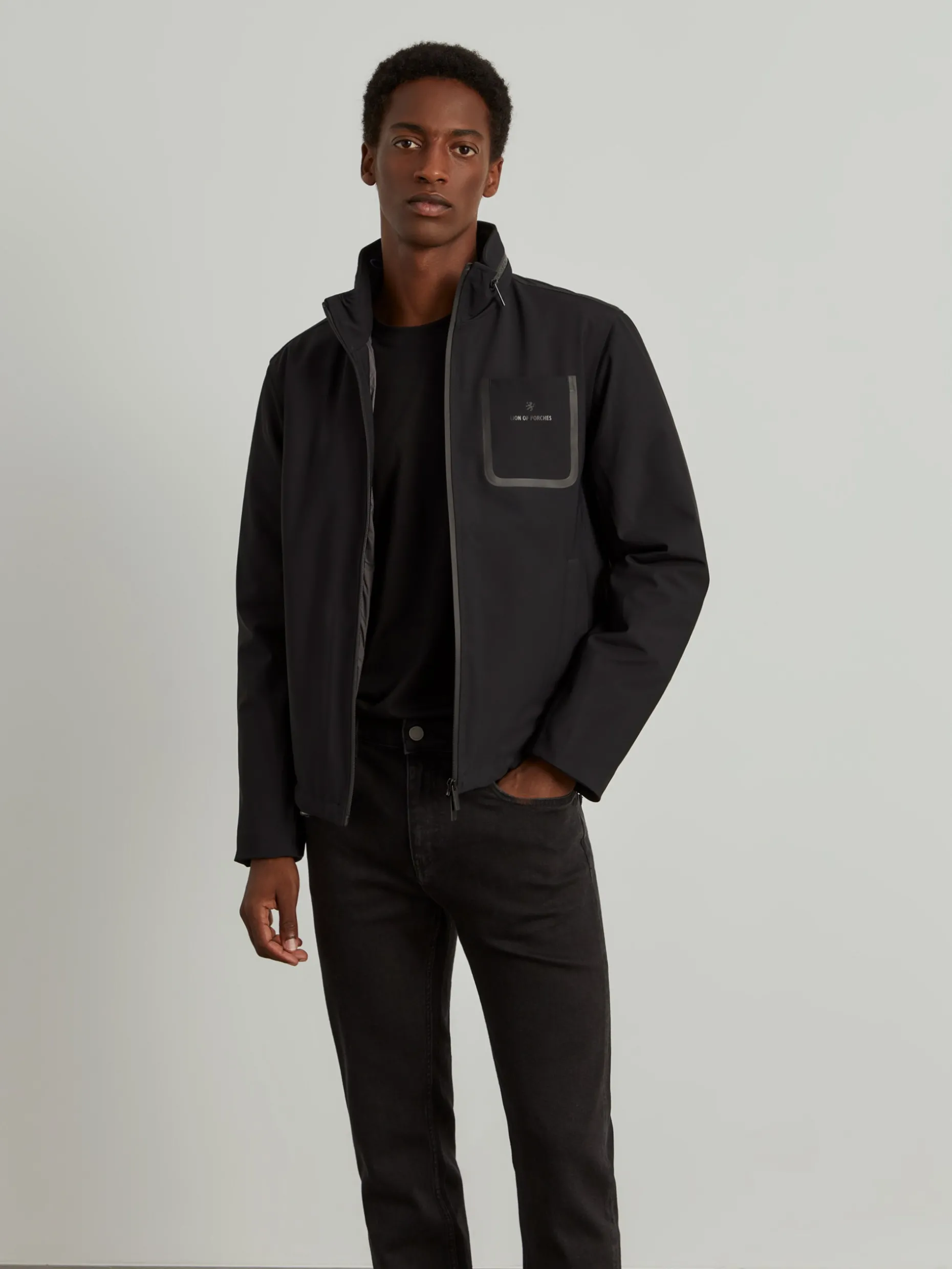 Blusão acolchoado com capuz embutido