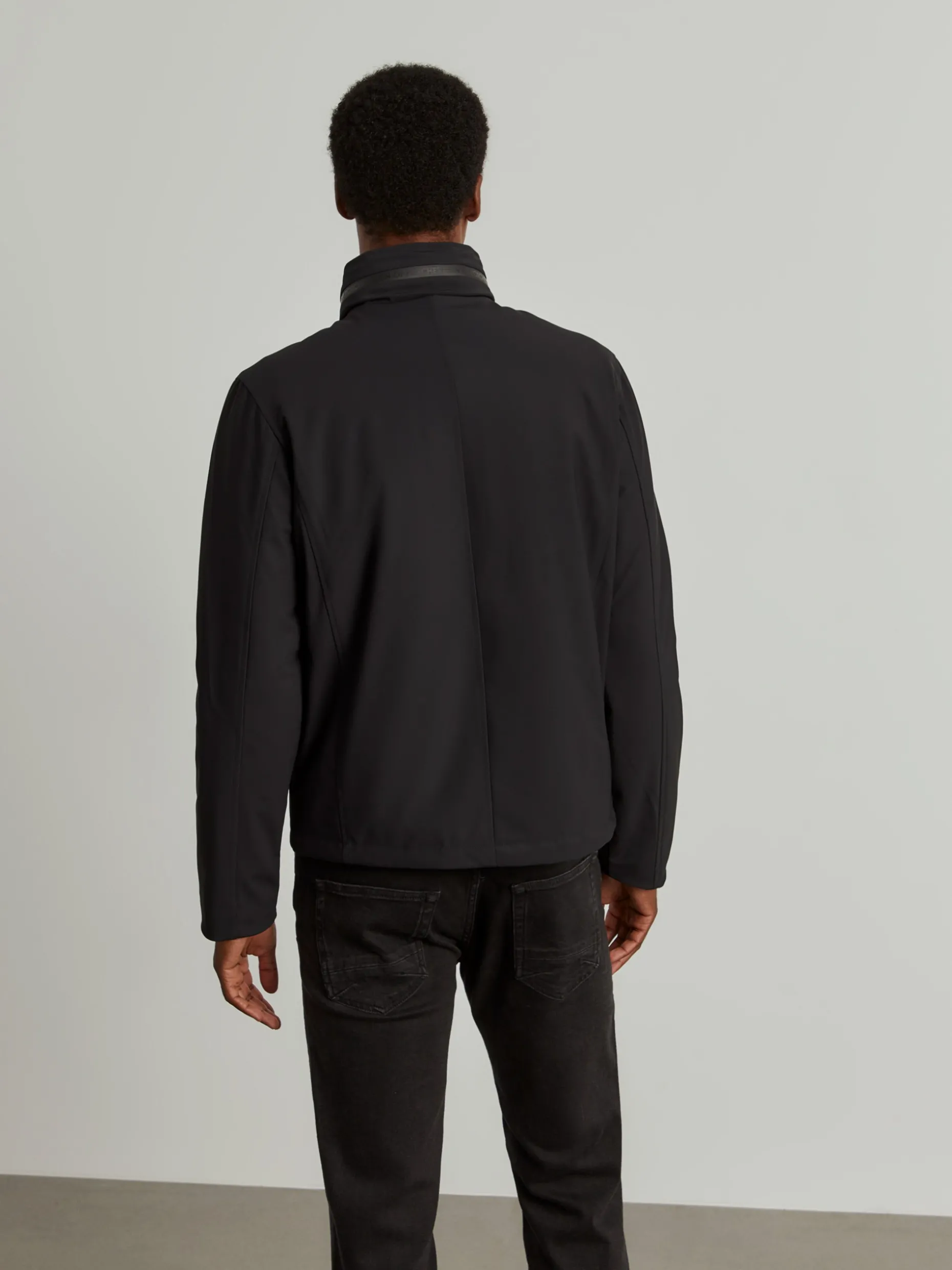 Blusão acolchoado com capuz embutido