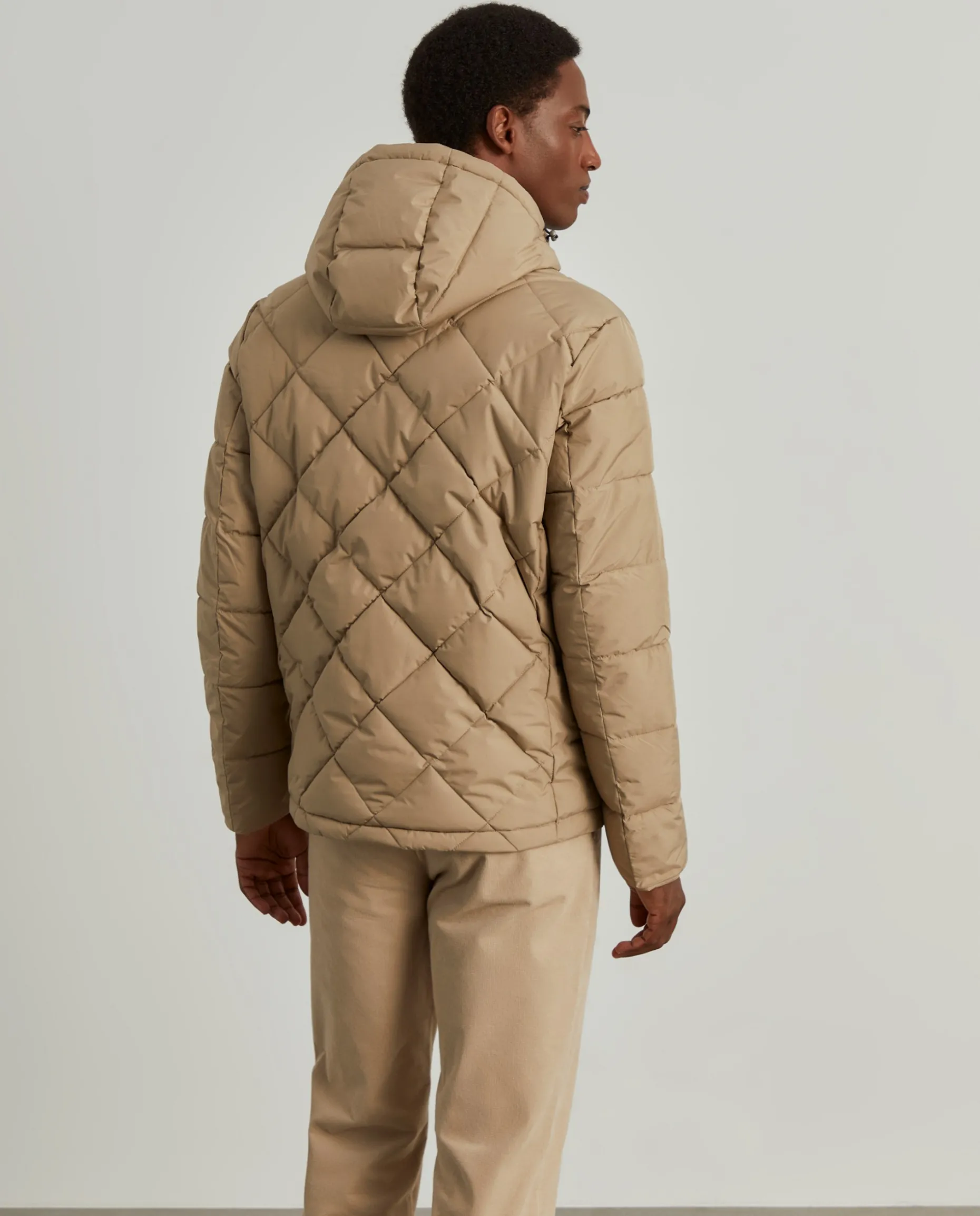 Blusão acolchoado com capuz