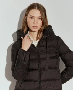 Blusão acolchoado comprido com capuz