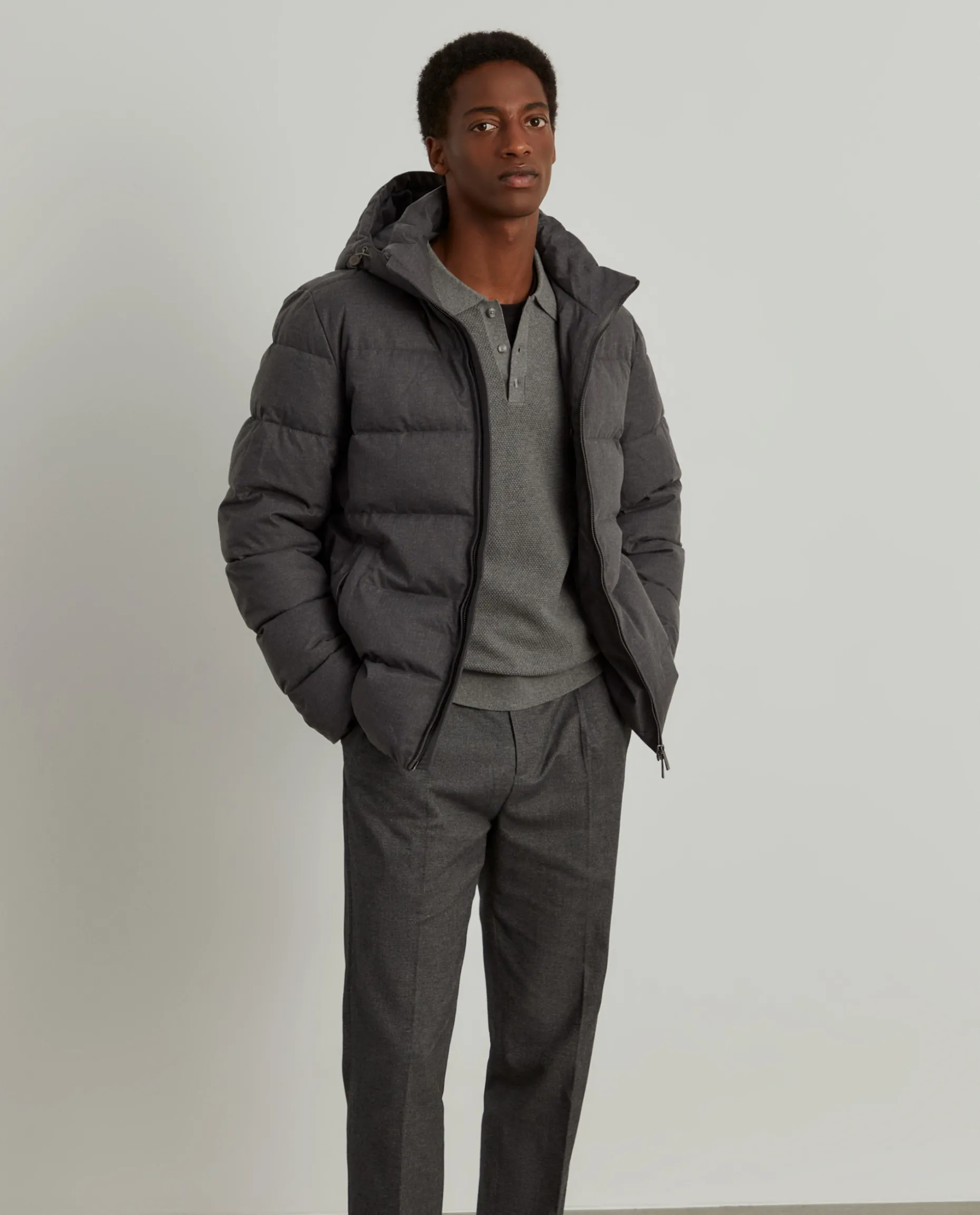 Blusão acolchoado repelente à água com capuz