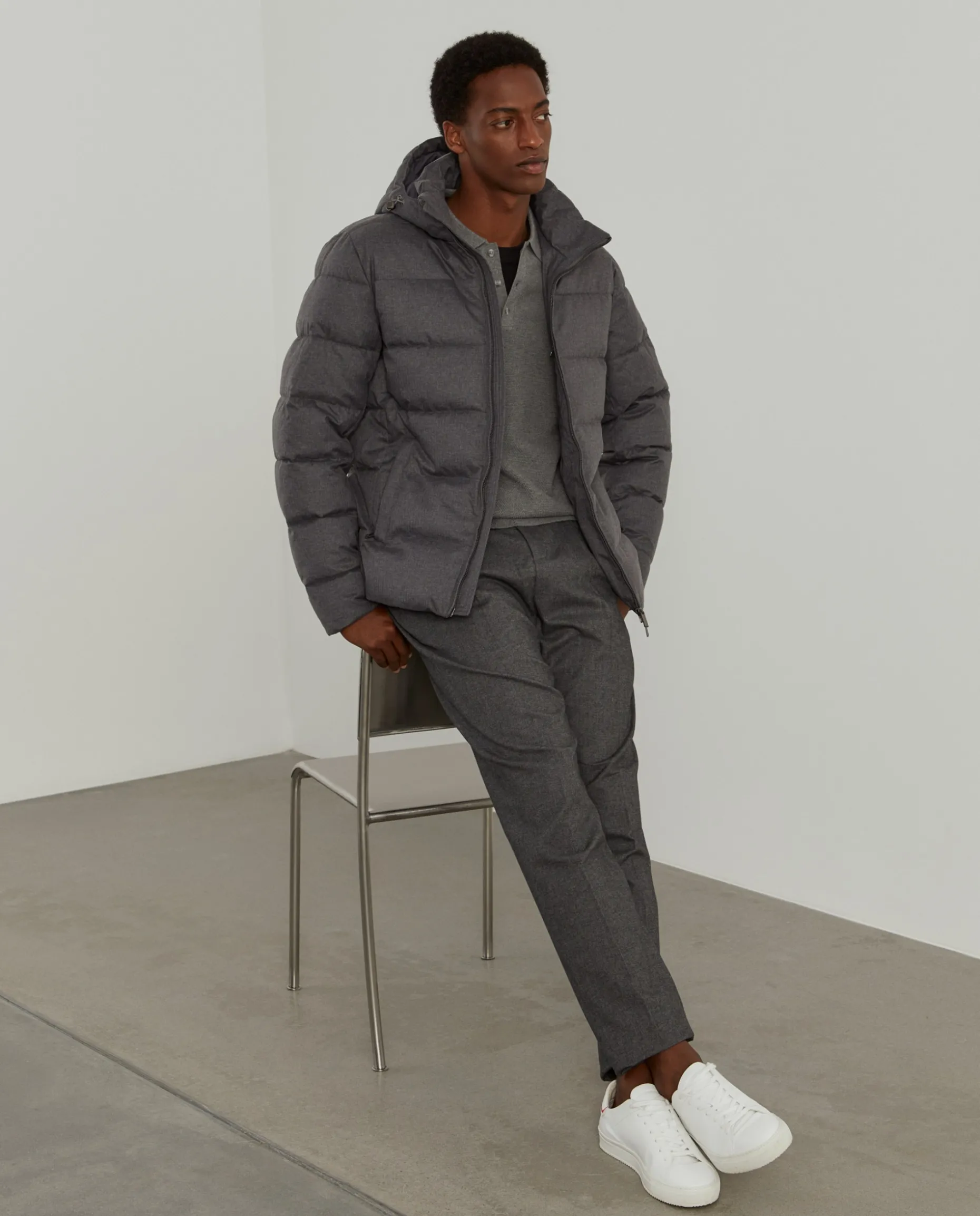 Blusão acolchoado repelente à água com capuz