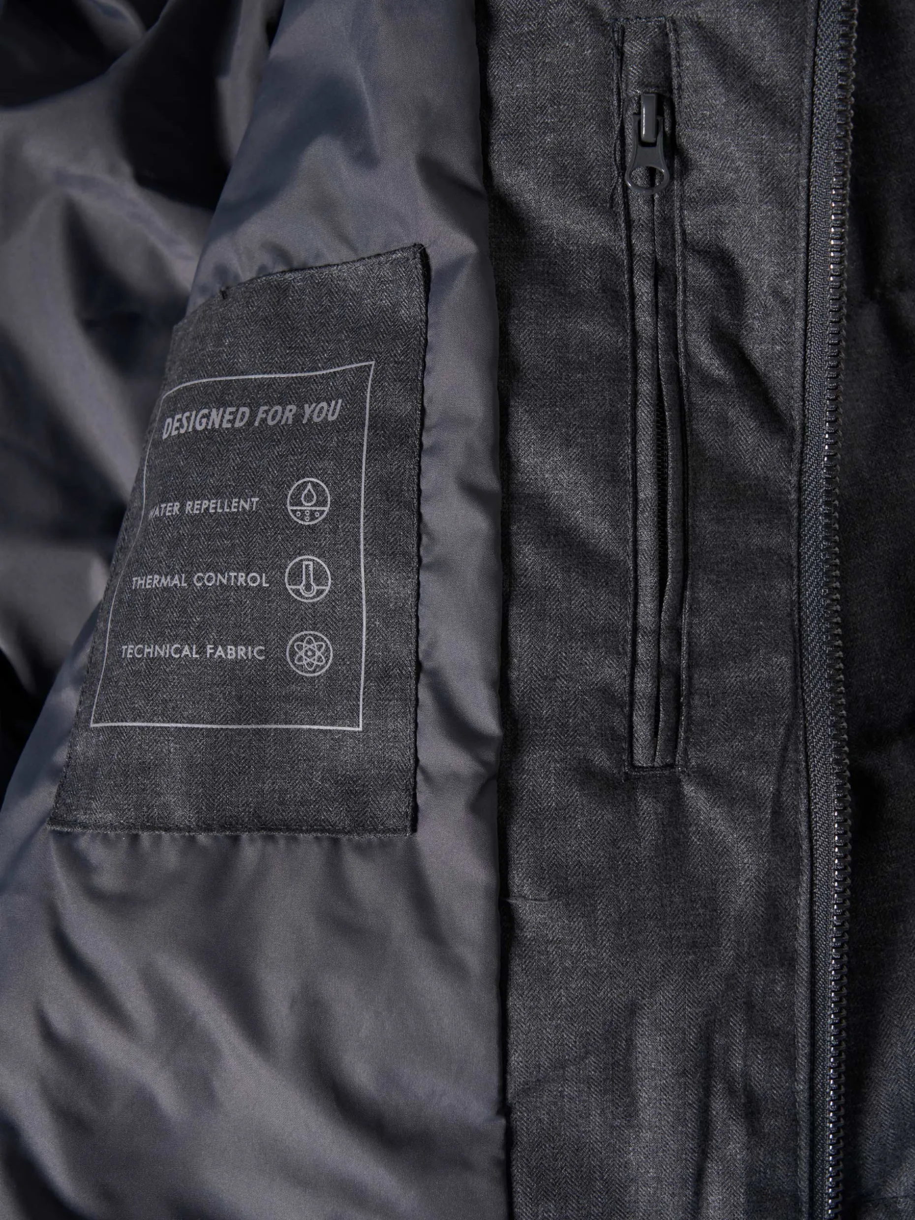 Blusão acolchoado repelente à água com capuz