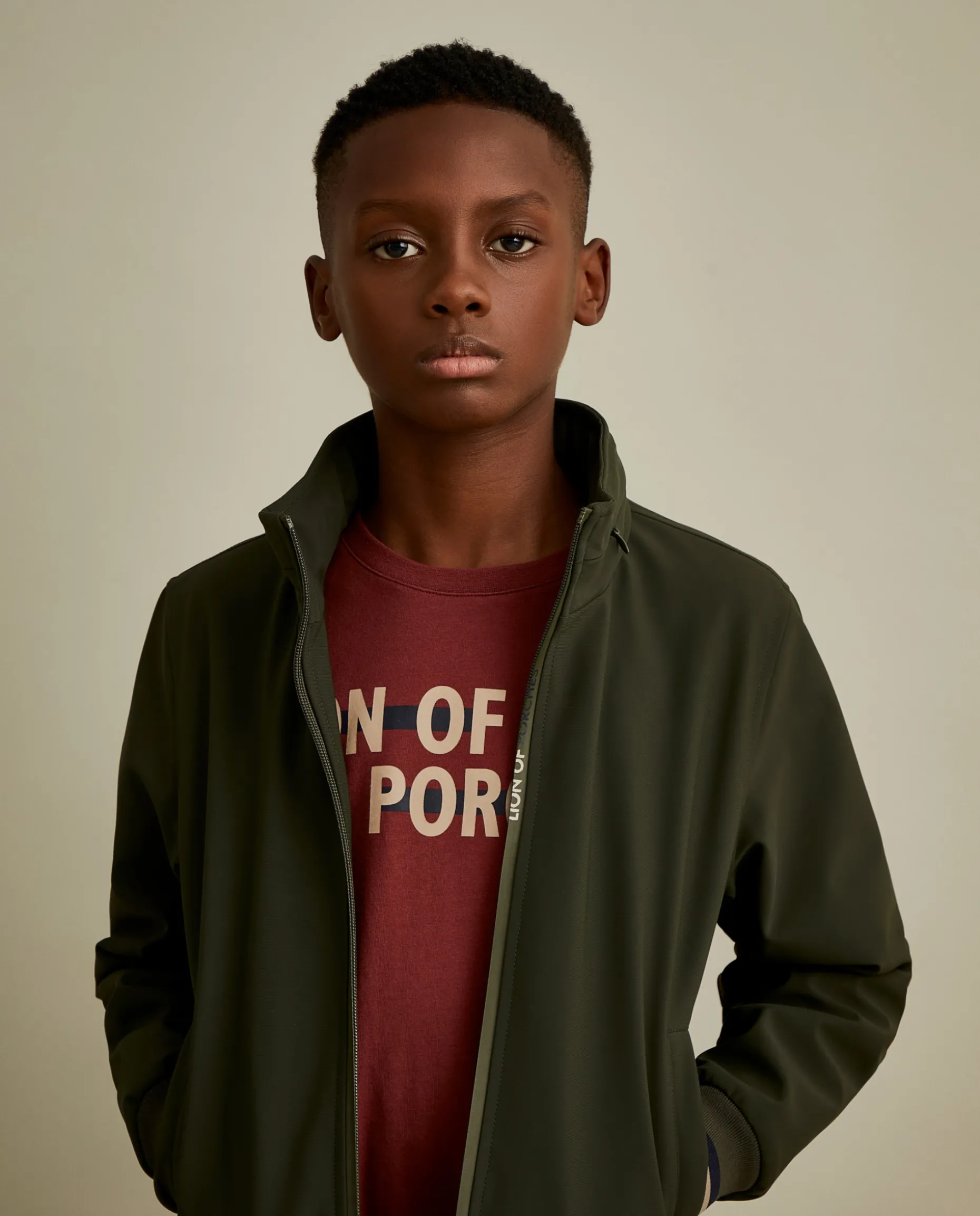 Blusão com capuz e forro cardado