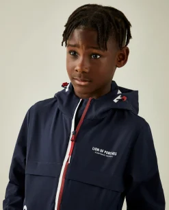 Blusão com capuz e riscas em contraste