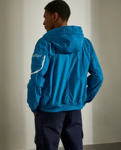 Blusão com capuz em tecido técnico