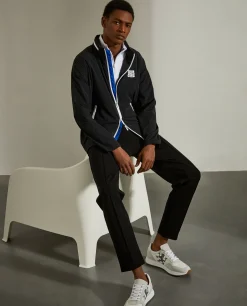 Blusão com capuz embutido em tecido técnico