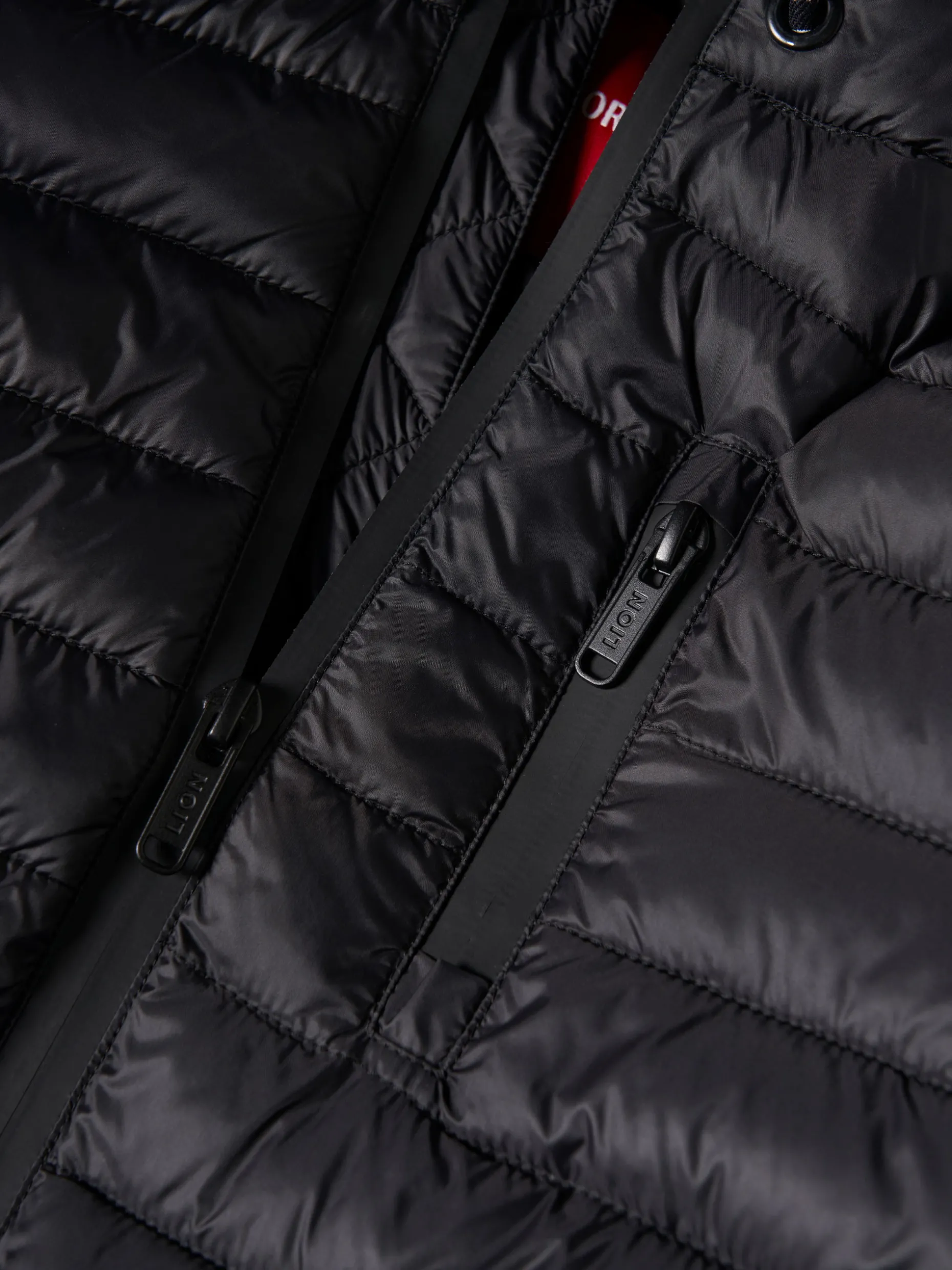 Blusão com capuz frente acolchoada