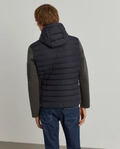 Blusão combinado com capuz