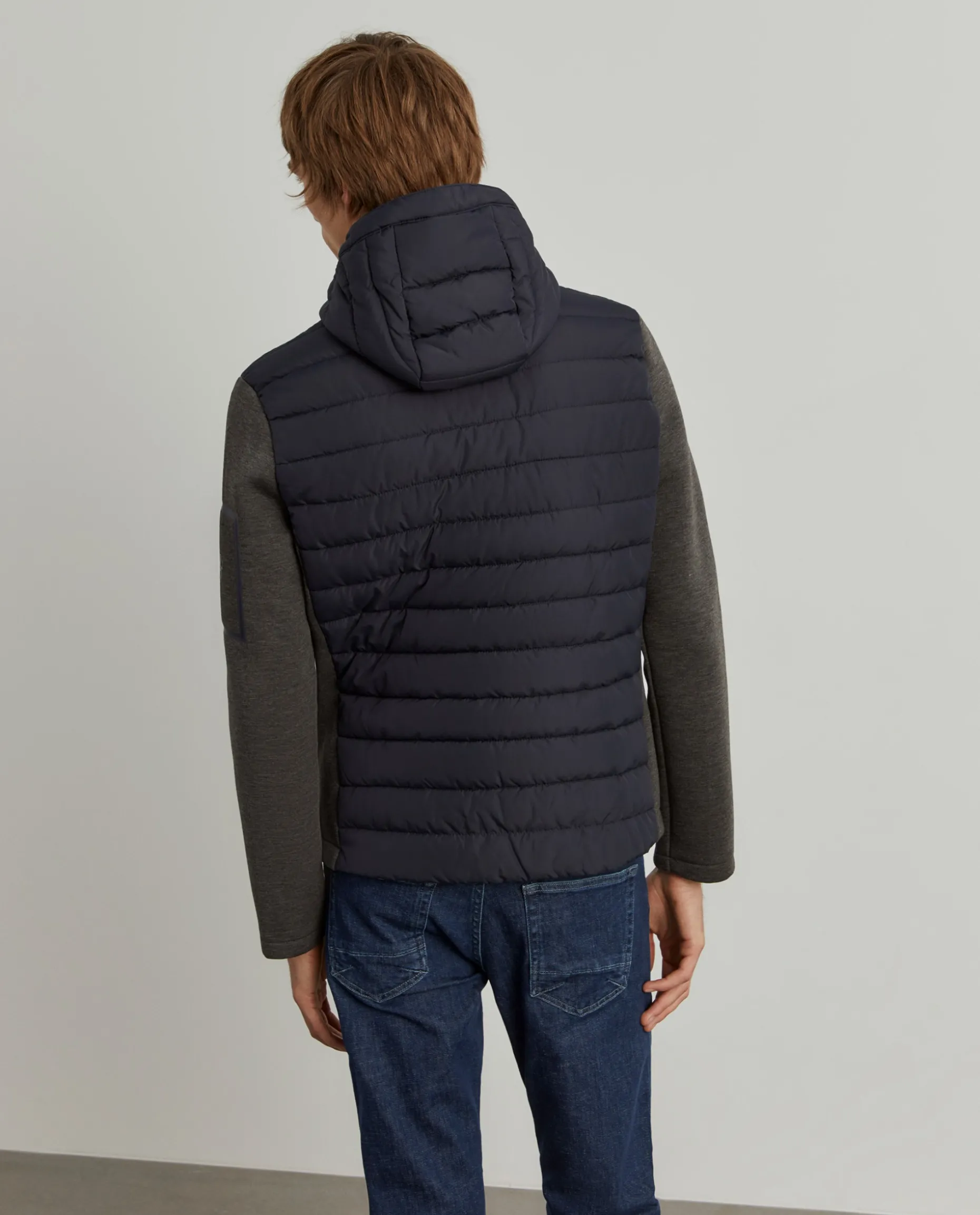 Blusão combinado com capuz