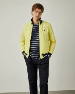 Blusão corta-vento em tecido técnico