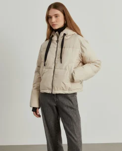 Blusão curto acolchoado com capuz