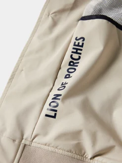 Blusão em tecido técnico com gola subida