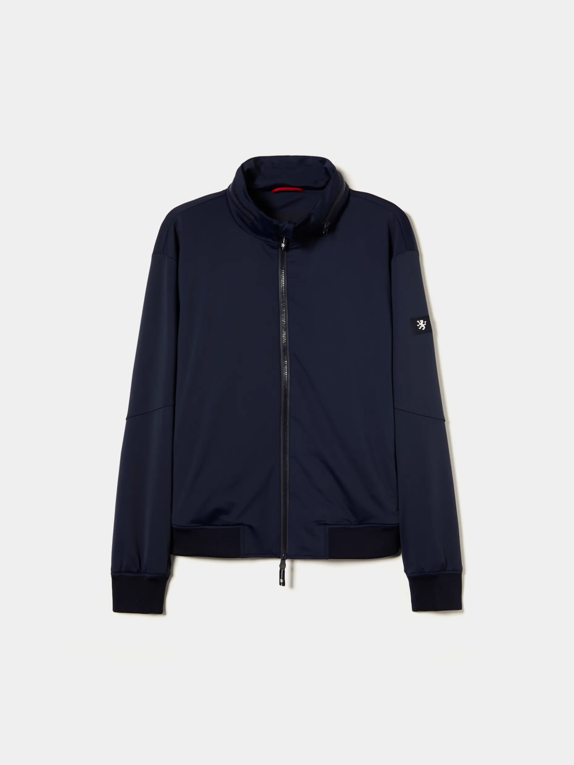 Blusão em tecido técnico com capuz embutido