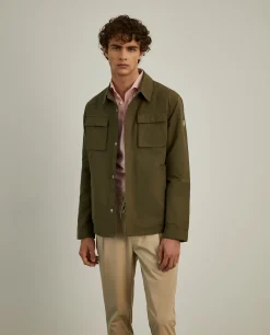 Blusão safari com bolsos na frente