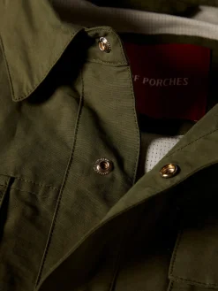 Blusão safari com bolsos na frente