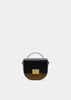 Bolsa semicircular em camurça e pele