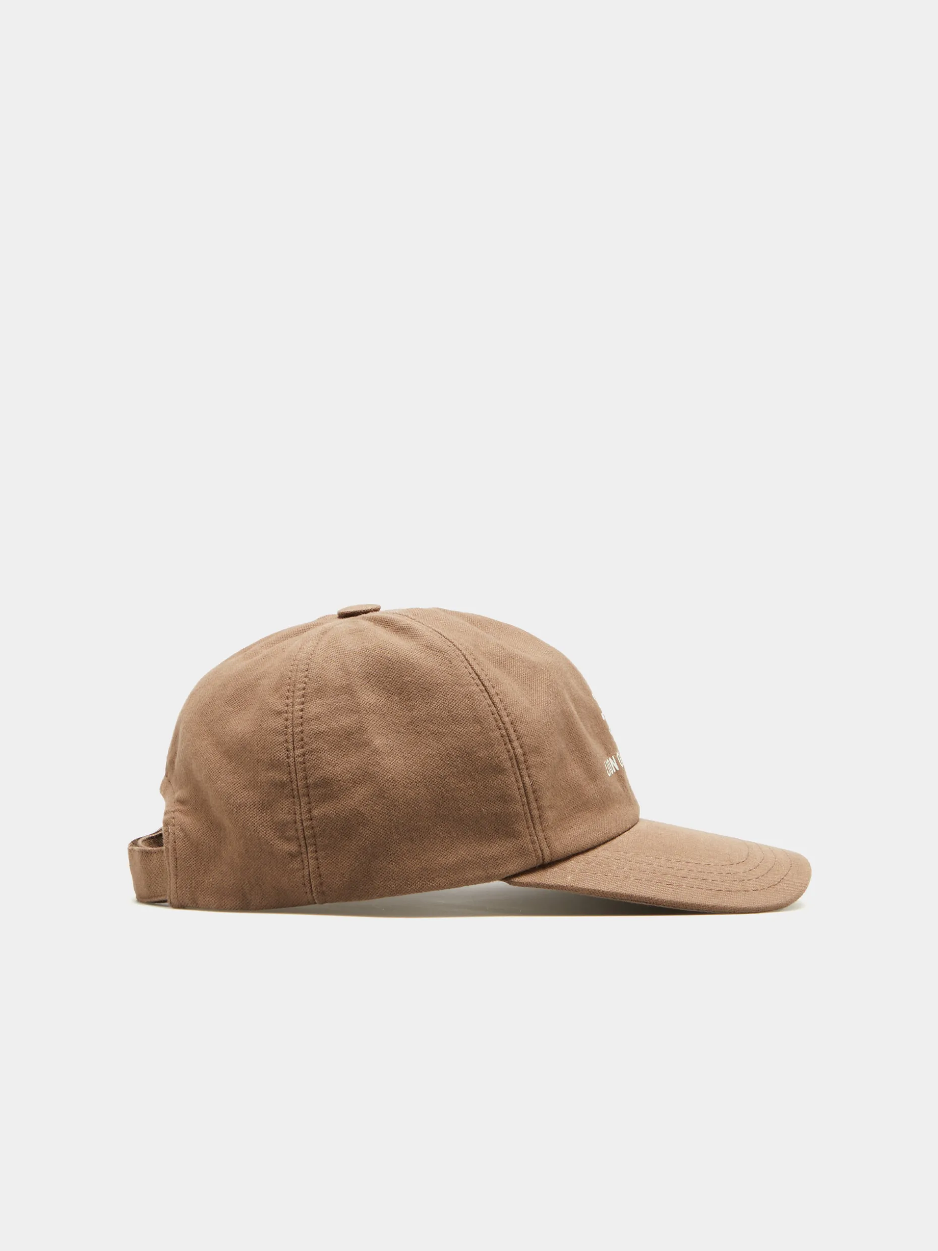 Boné de pala curva com branding na frente