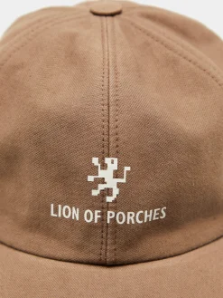 Boné de pala curva com branding na frente