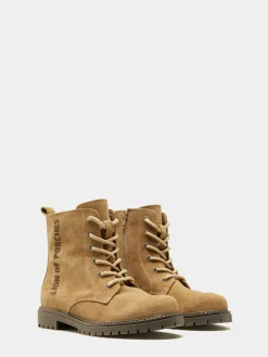 Bota com fecho na lateral