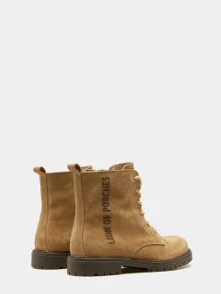 Bota com fecho na lateral