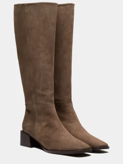 Botas de cano alto com tacão