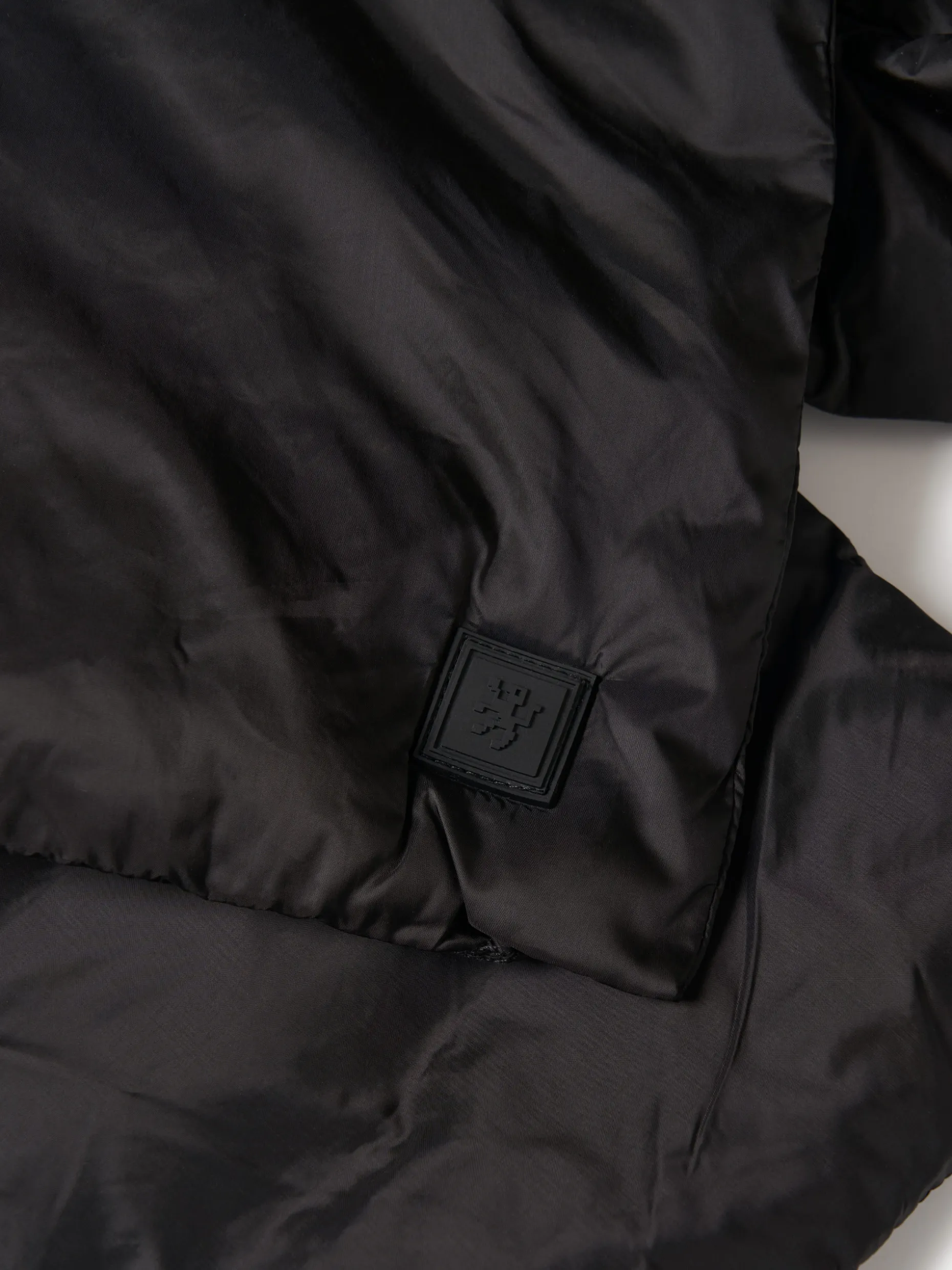 Cachecol acolchoado com capuz