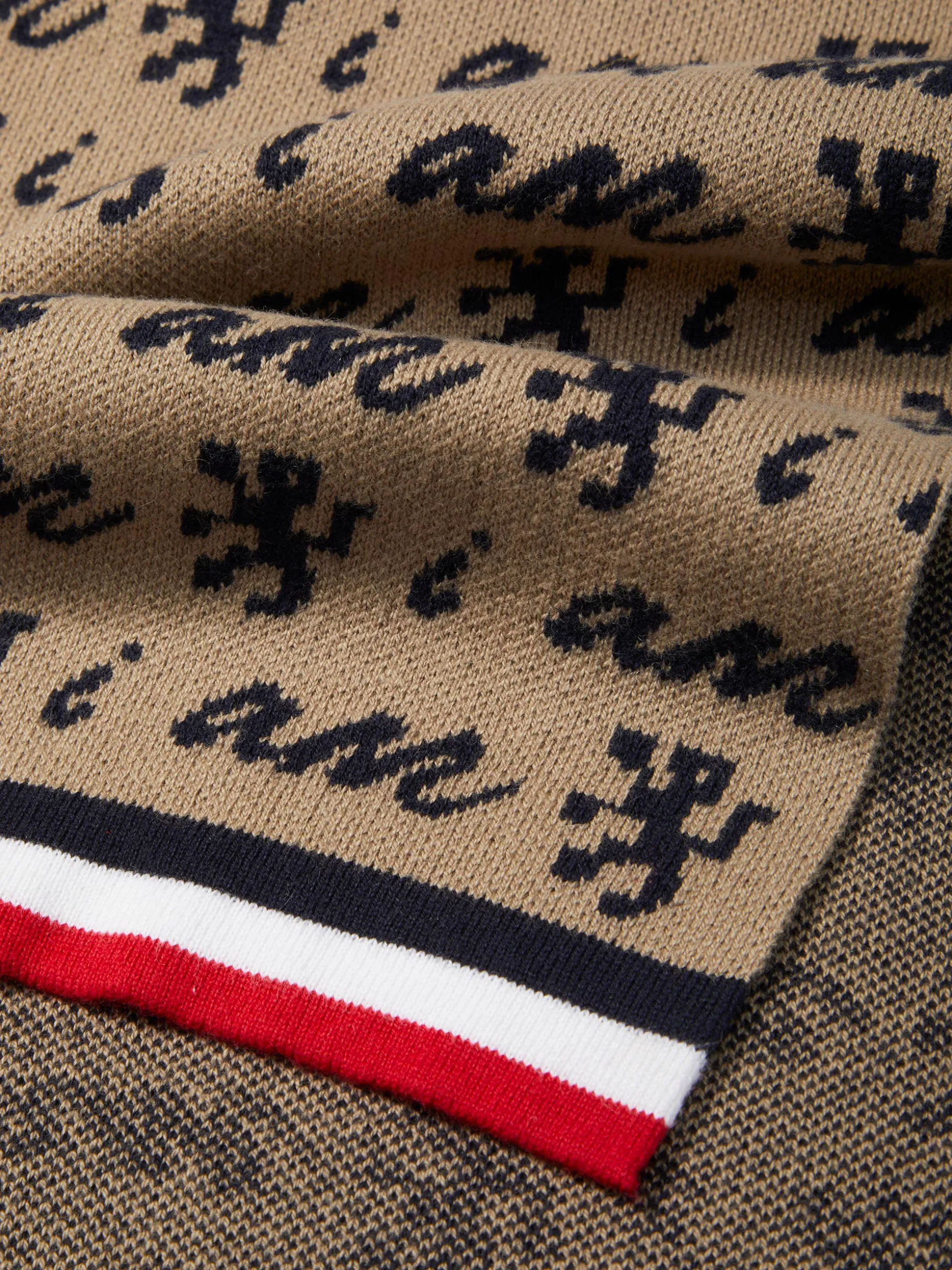 Cachecol com branding all over