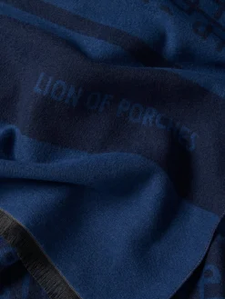 Cachecol com monograma