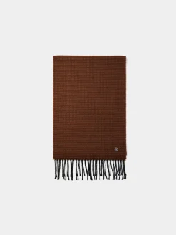 Cachecol com padrão geométrico